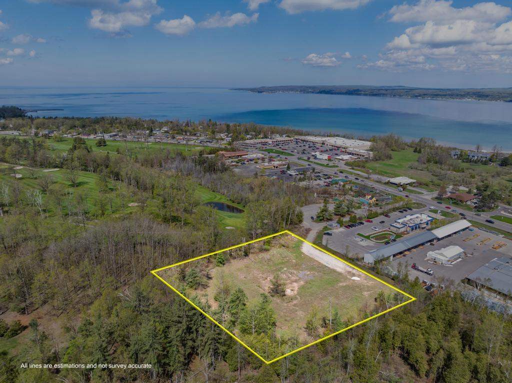 1256 Pirates Way Petoskey MI 49770