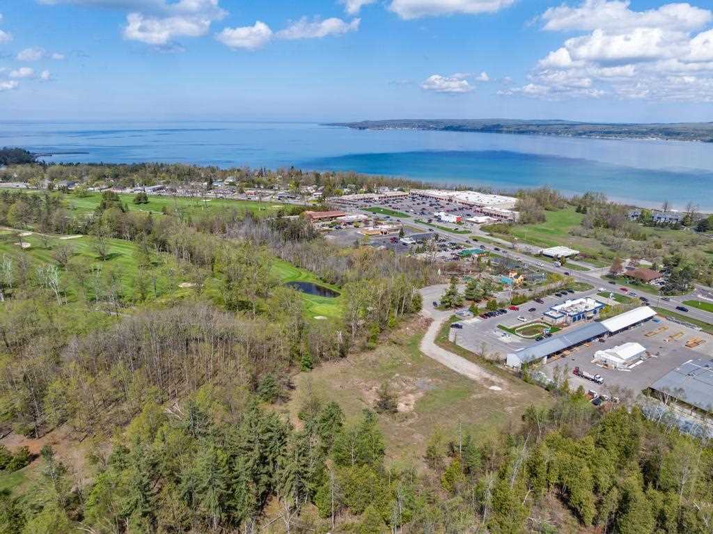 1256 Pirates Way Petoskey MI 49770