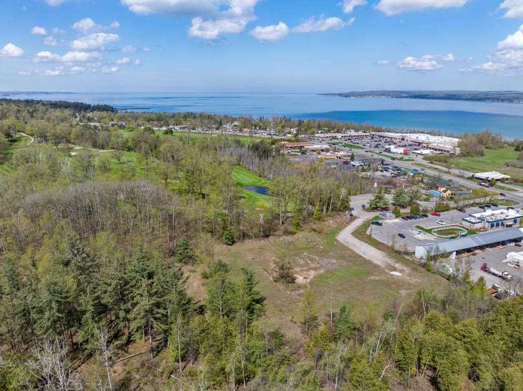 1256 Pirates Way Petoskey MI 49770