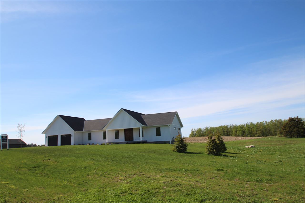 1926 Farm View Lane Petoskey MI 49770
