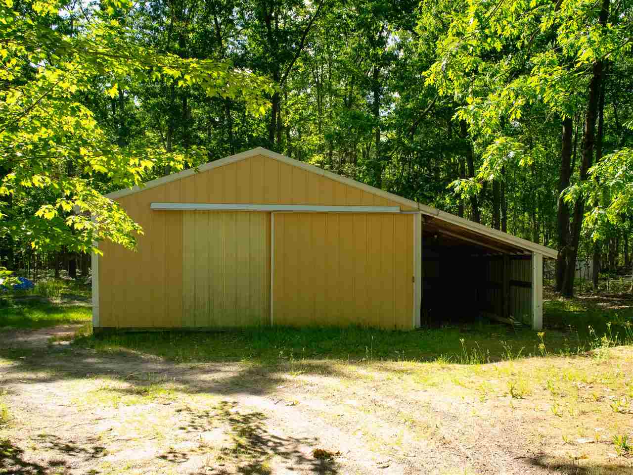 2403 Bennett Road Topinabee MI 49791