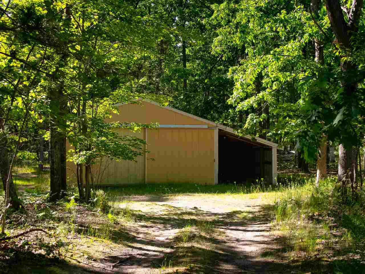2403 Bennett Road Topinabee MI 49791