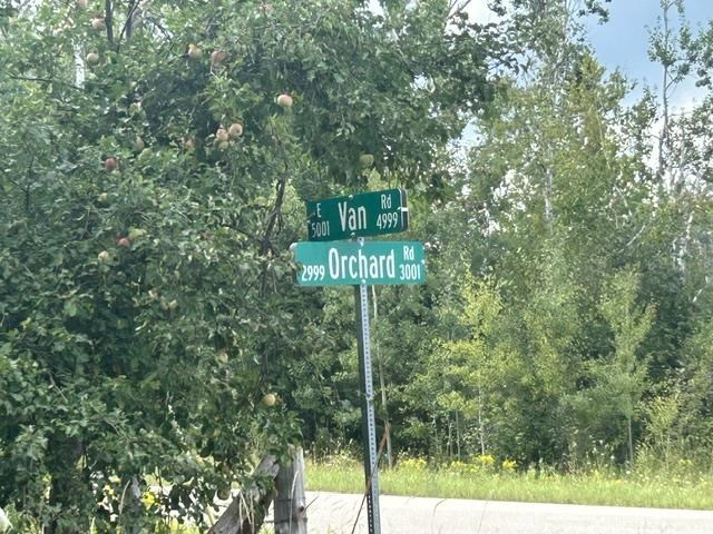 V/l Van Road Levering MI 49755