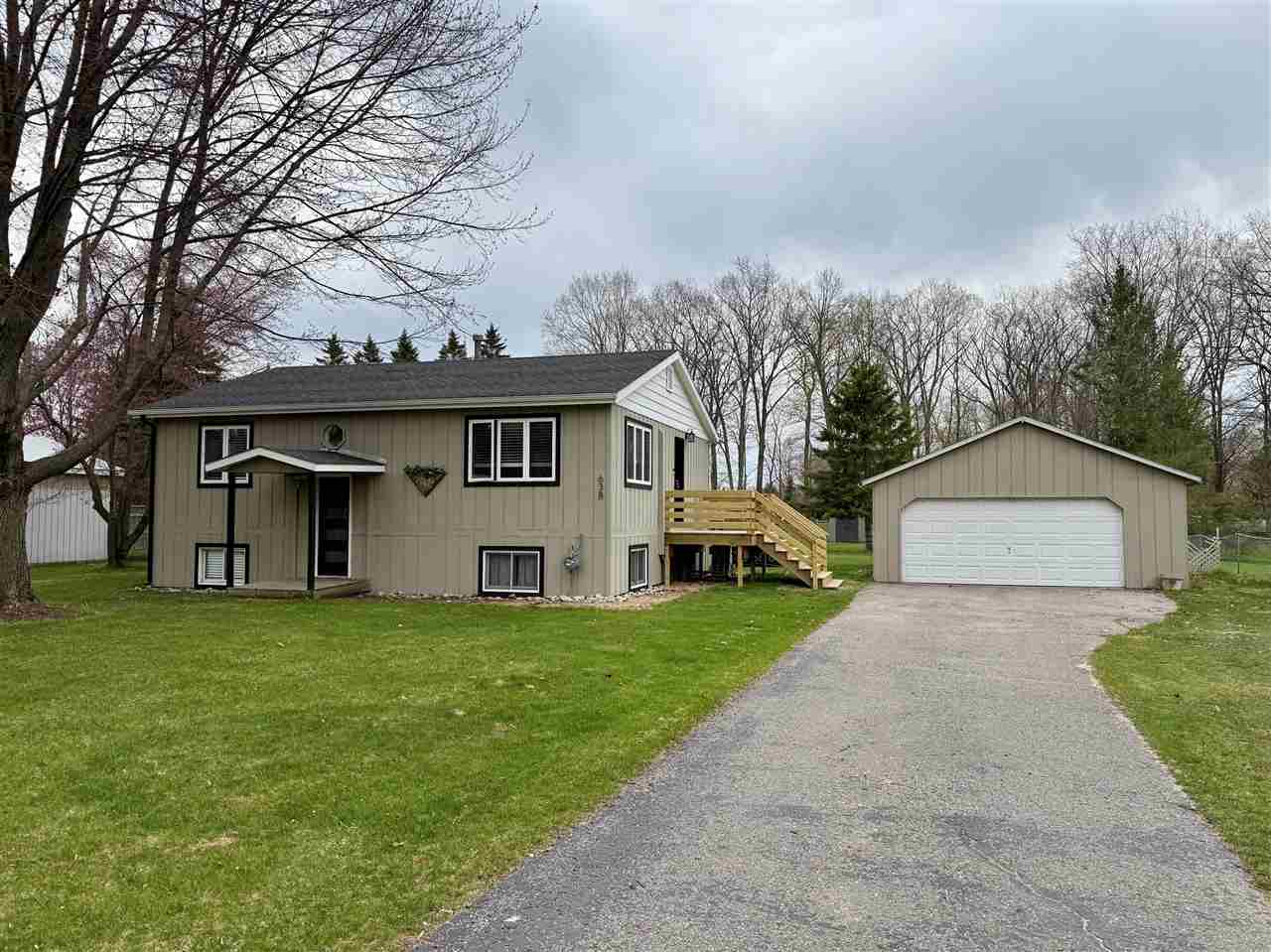 638 Division Charlevoix MI 49720