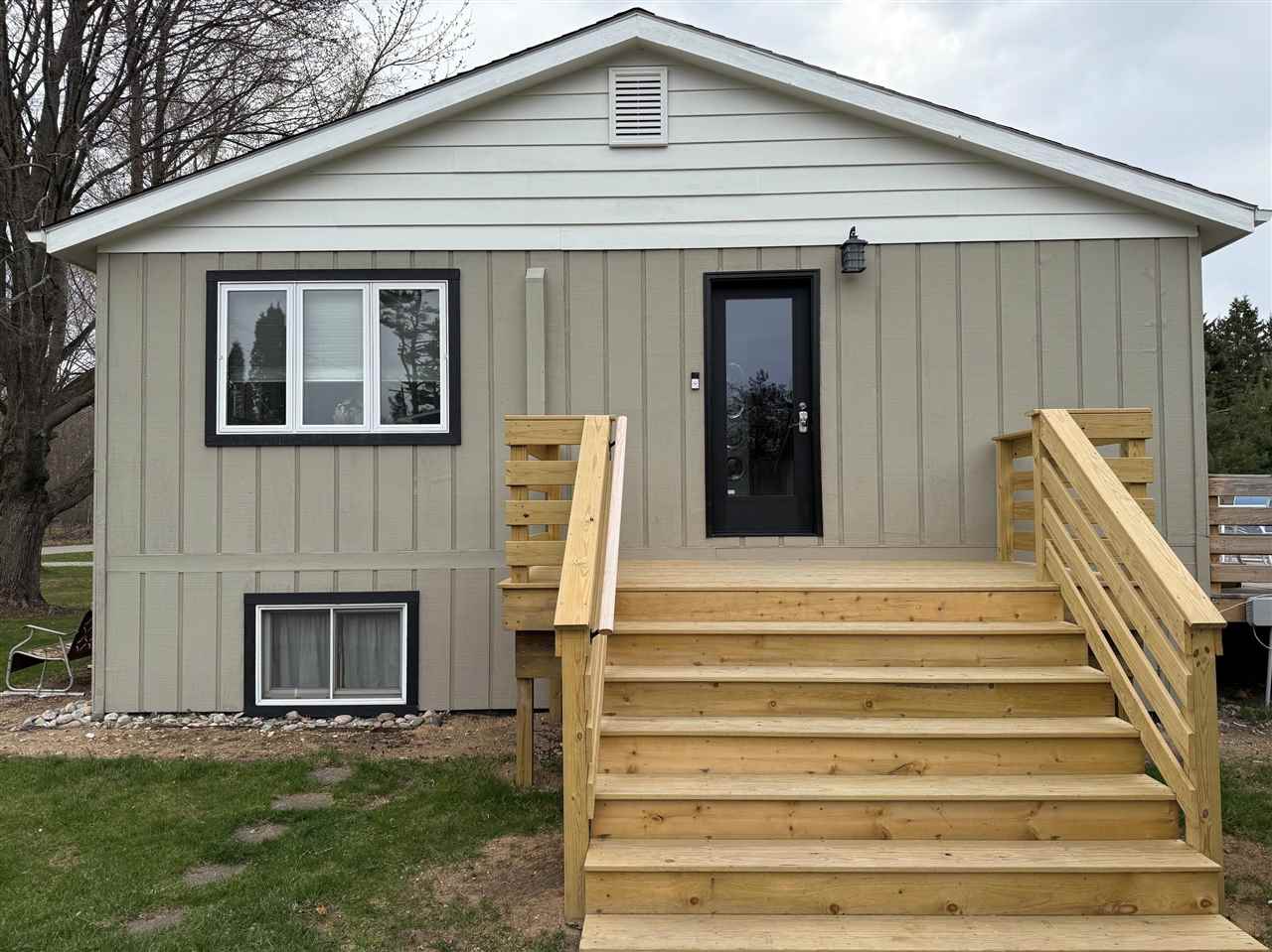 638 Division Charlevoix MI 49720