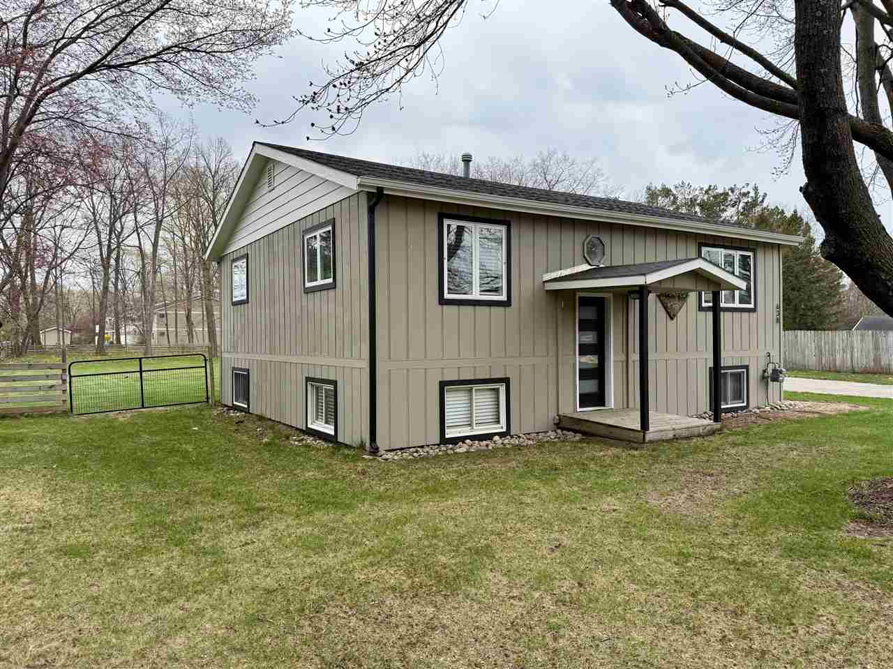 638 Division Charlevoix MI 49720