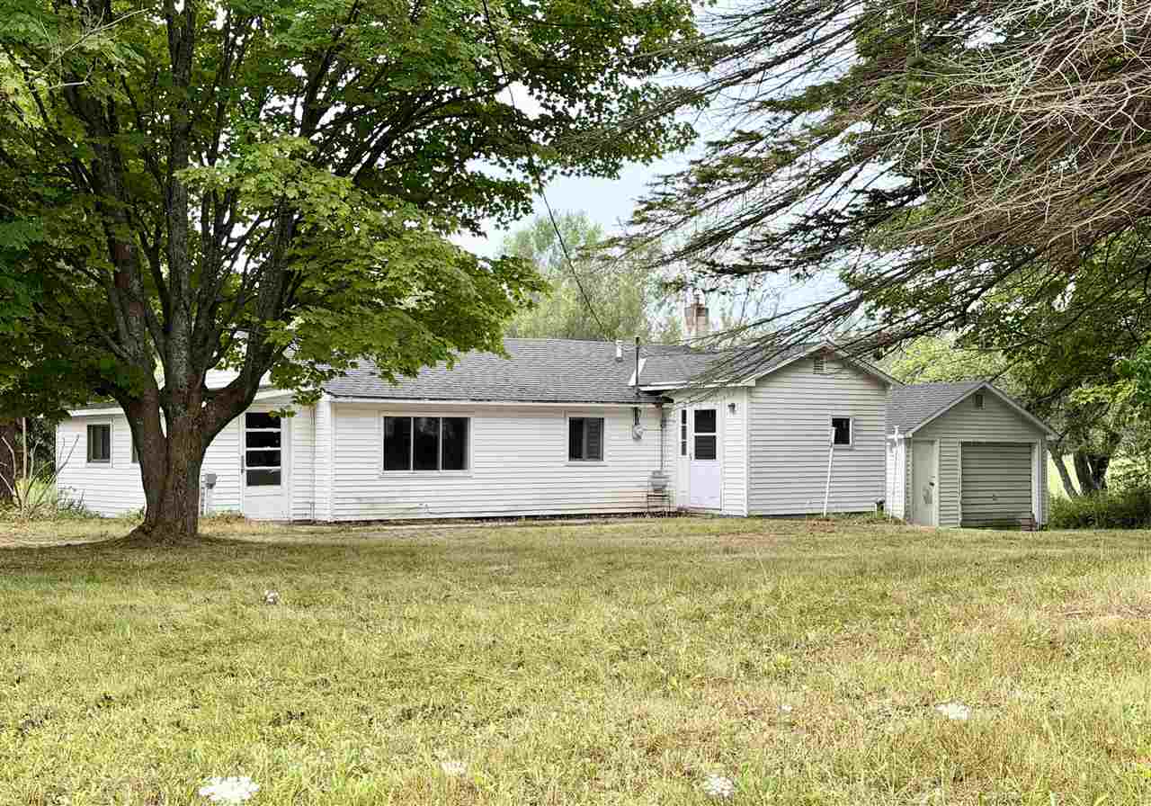4563 Loeb Road Charlevoix MI 49720