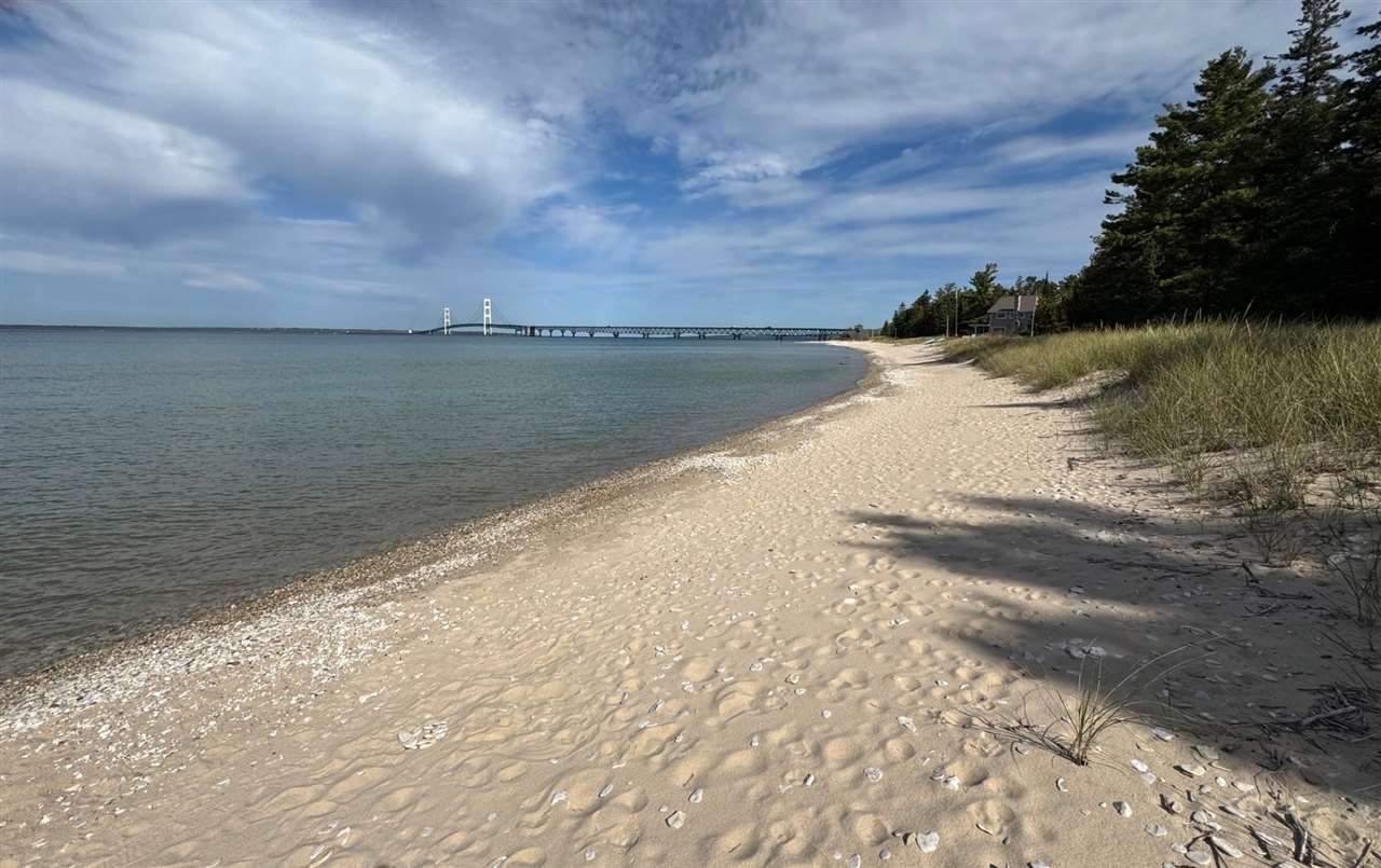 416 Lakeside Drive Mackinaw City MI 49701