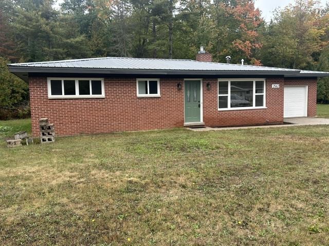 2562 Pinewood Circle Cheboygan MI 49721