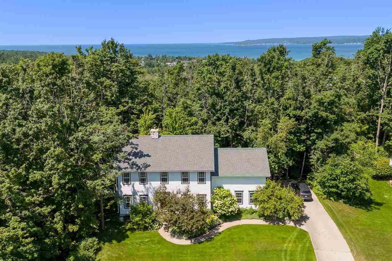 1035 Autumn Lane Petoskey MI 49740