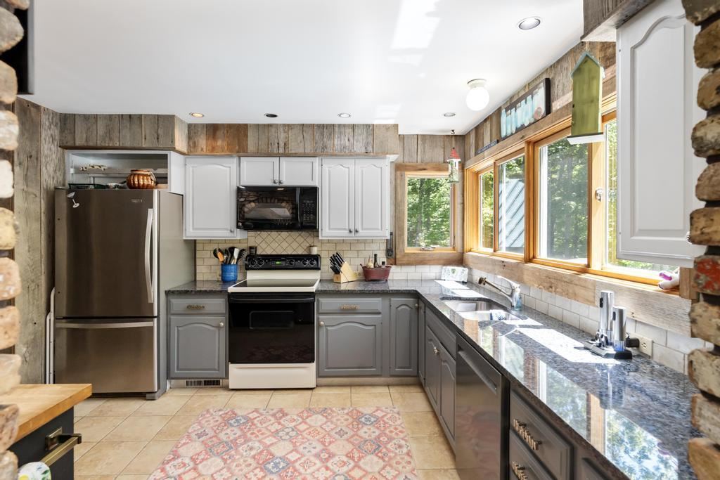 1595 Broken Bow Harbor Springs MI 49740