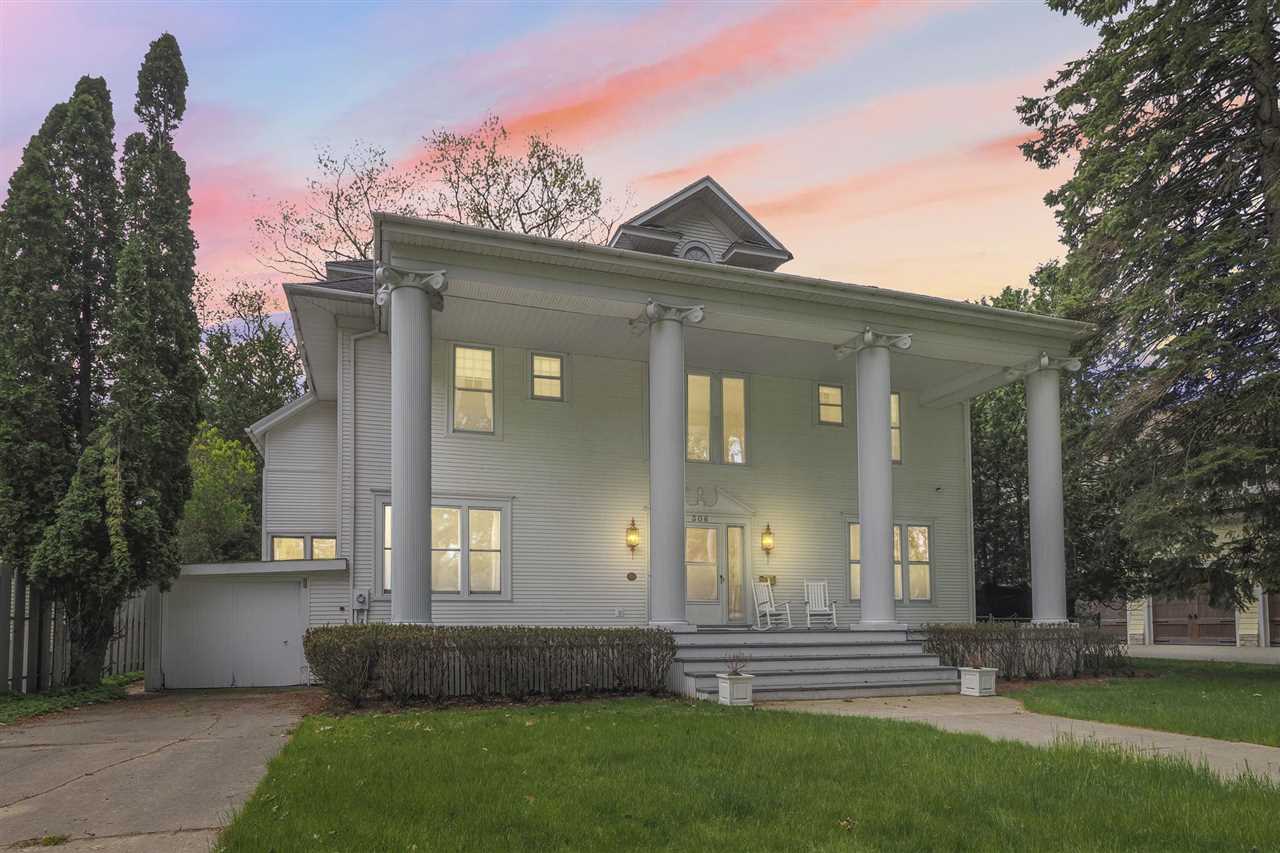 306 E Dixon Avenue Charlevoix MI 49720