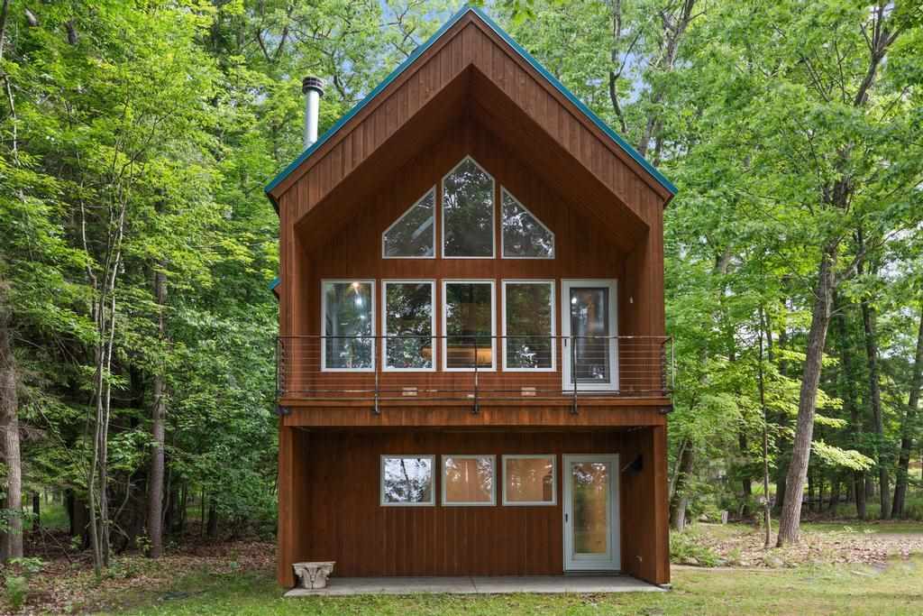 8063 S Lake Shore Drive Harbor Springs MI 49740