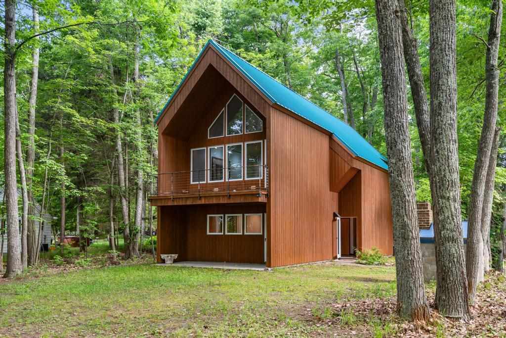8063 S Lake Shore Drive Harbor Springs MI 49740