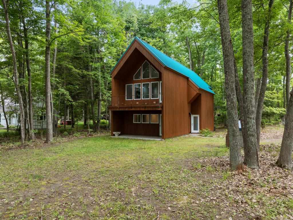 8063 S Lake Shore Drive Harbor Springs MI 49740