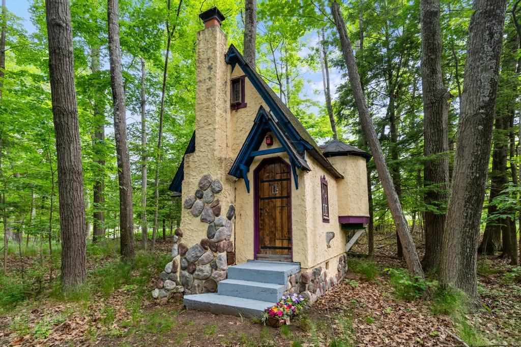 8063 S Lake Shore Drive Harbor Springs MI 49740