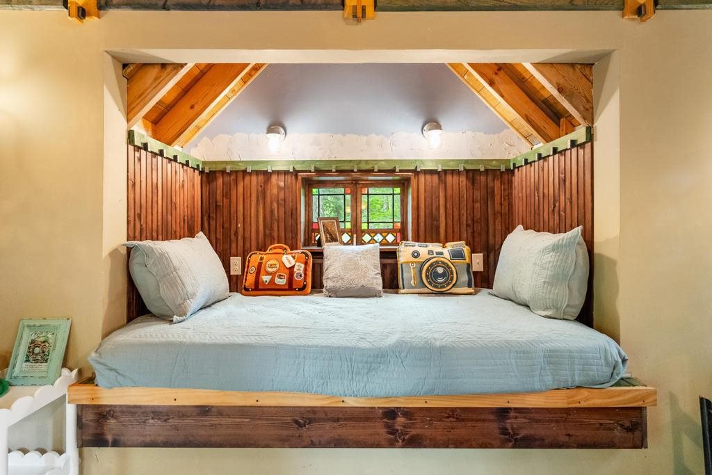 8063 S Lake Shore Drive Harbor Springs MI 49740
