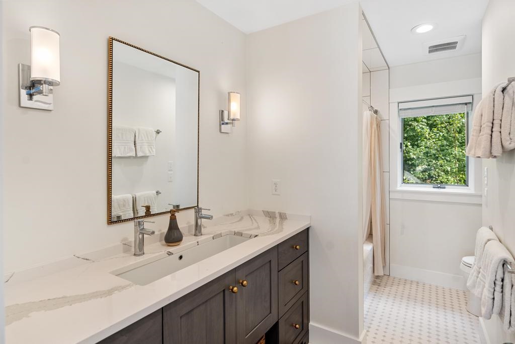 76 S Lamkin Road Harbor Springs MI 49740