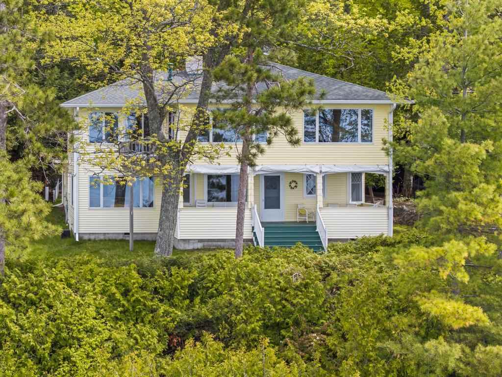 5565 Pine Trail Harbor Springs MI 49740