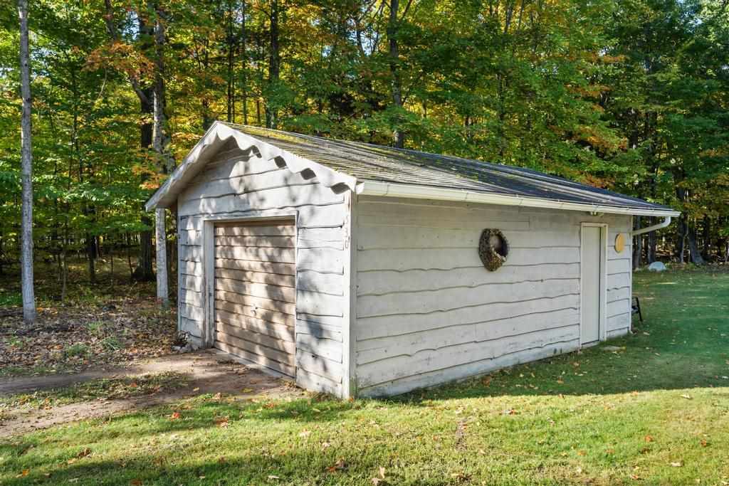7530 Ridge Road Harbor Springs MI 49740