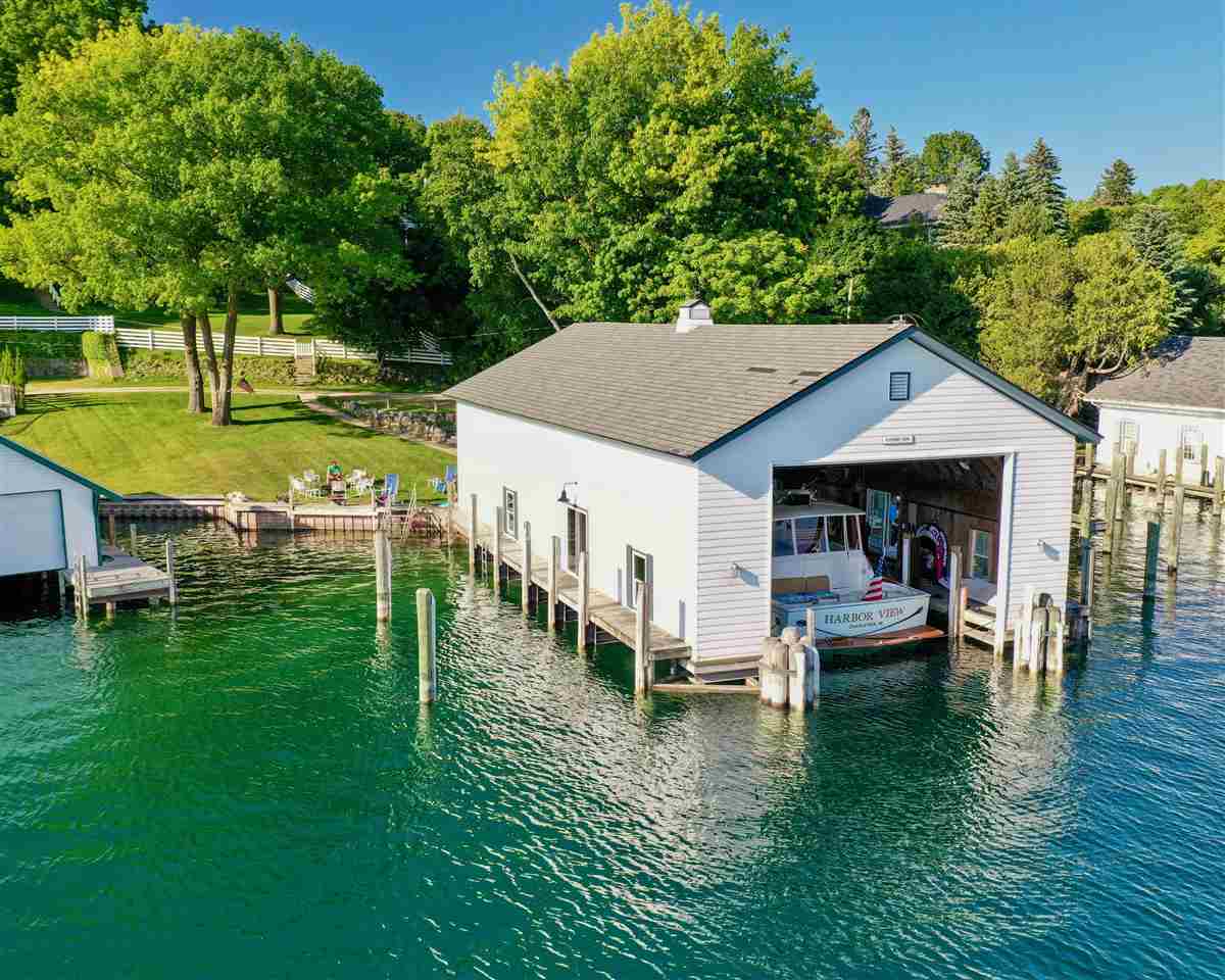 402 E Dixon Avenue Charlevoix MI 49720