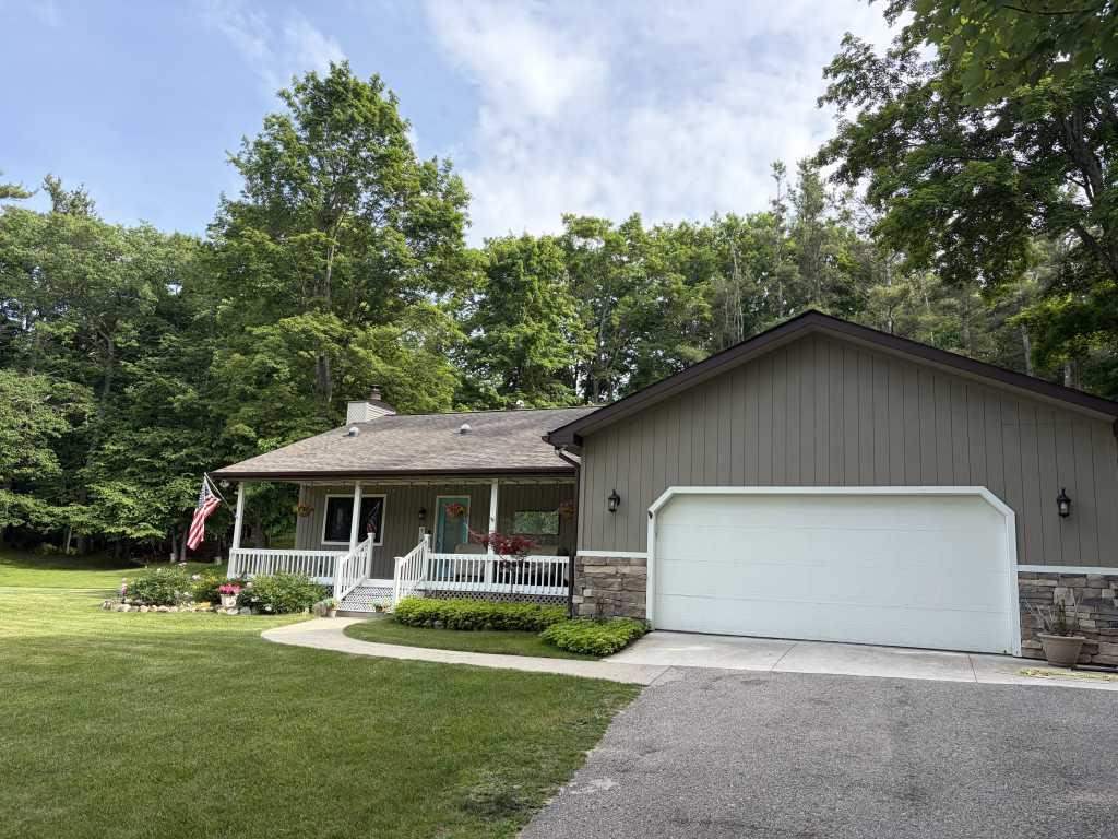 12982 Pineridge Charlevoix MI 49720