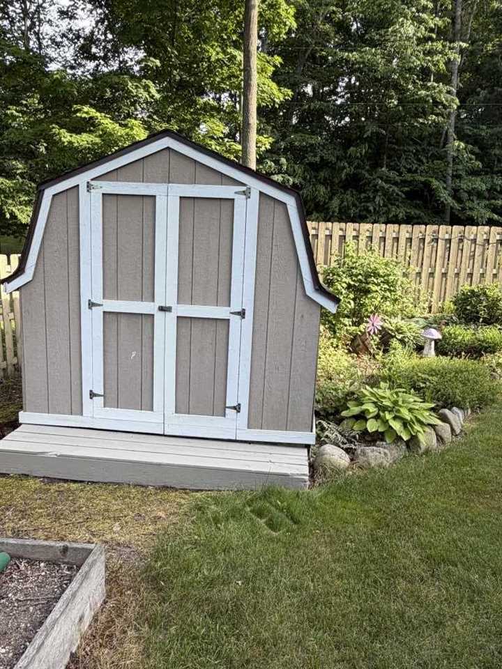 12982 Pineridge Charlevoix MI 49720