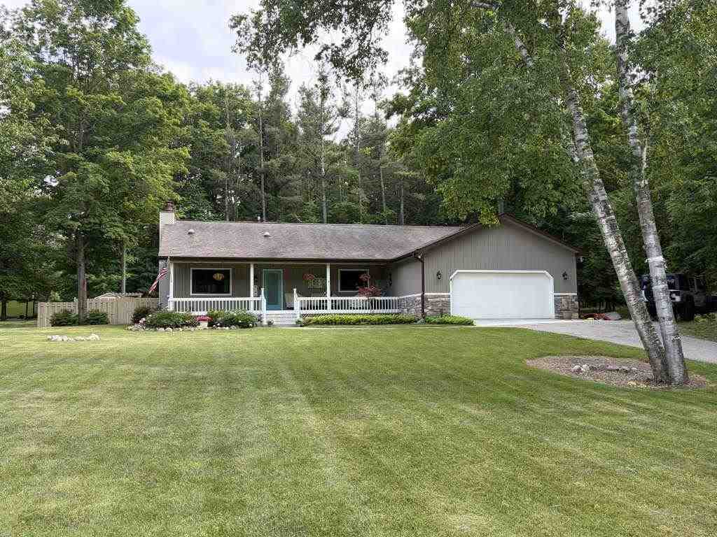 12982 Pineridge Charlevoix MI 49720