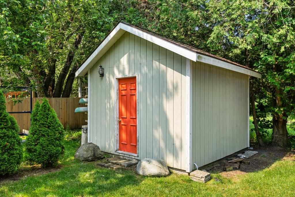 5036 Cook Avenue Conway MI 49722