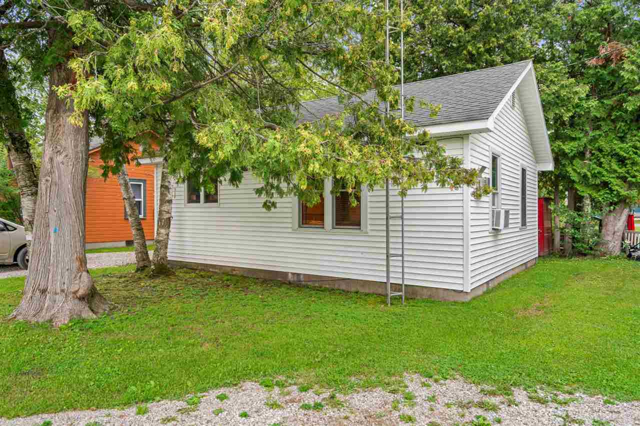 6323 Arthur Street Indian River MI 49749