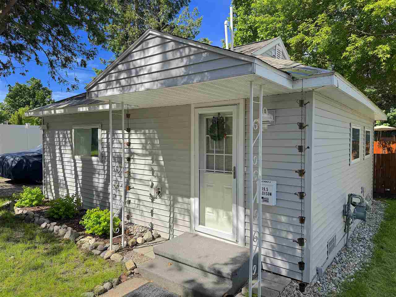 319 1/2 Madison Petoskey MI 49770-9999