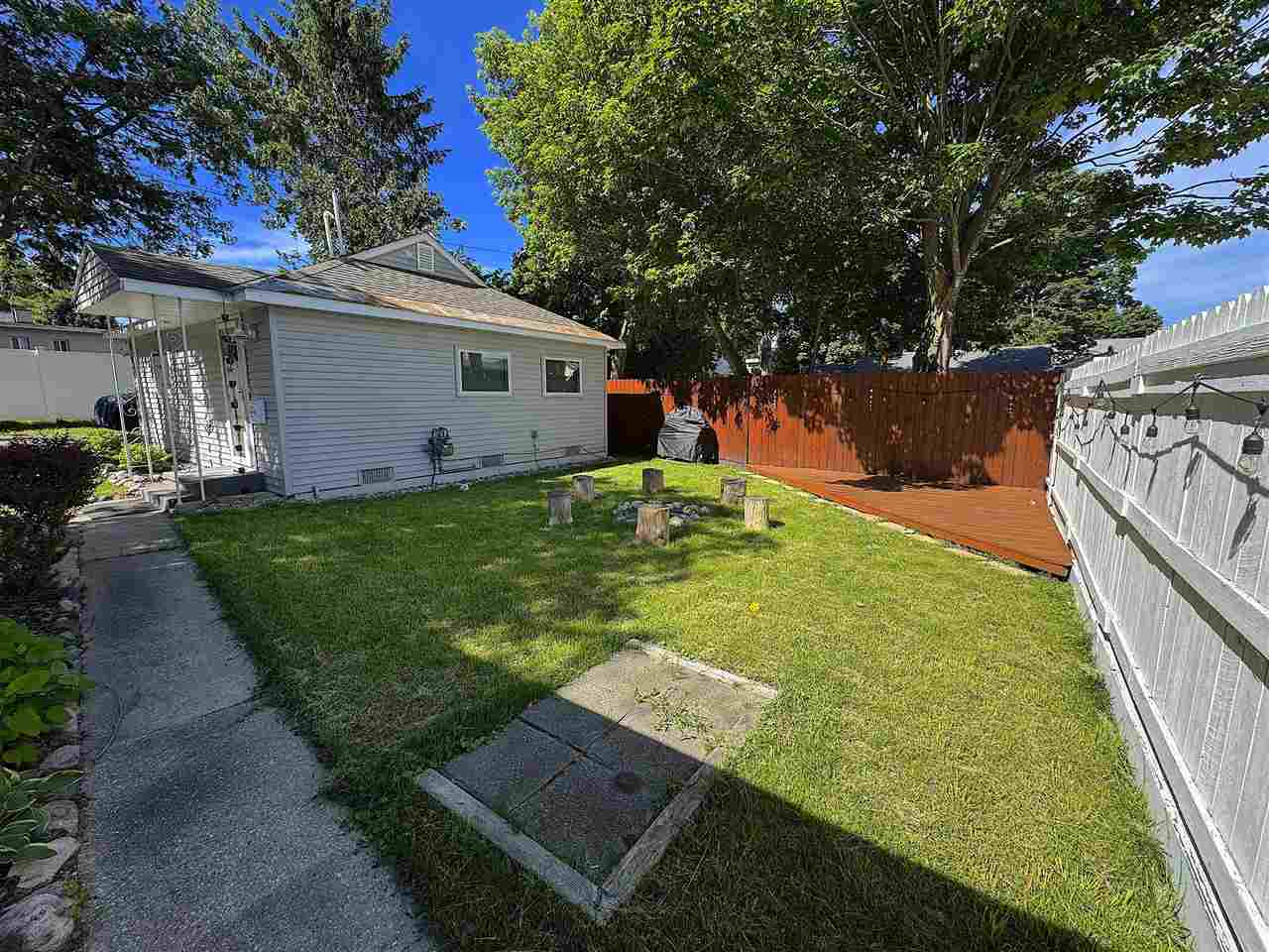 319 1/2 Madison Petoskey MI 49770-9999