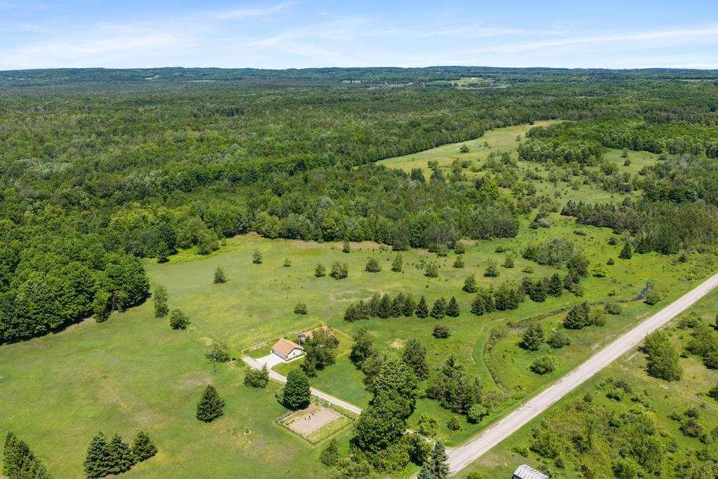 1746 Beckon Road Pellston MI 49769