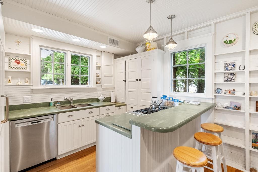 1621 Fern Harbor Springs MI 49740