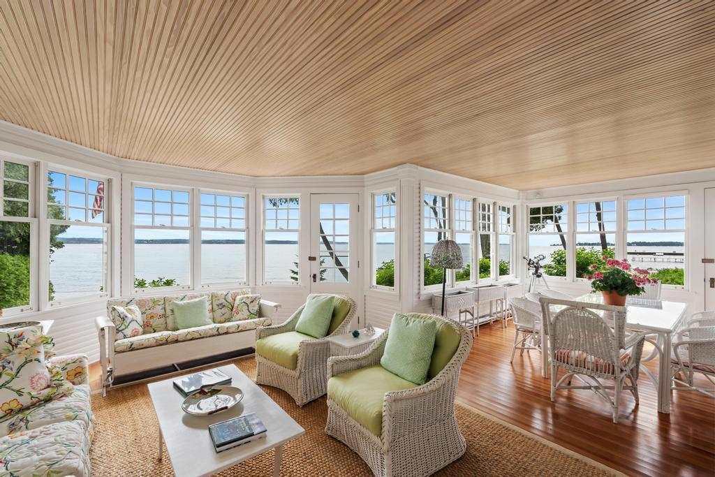 1621 Fern Harbor Springs MI 49740