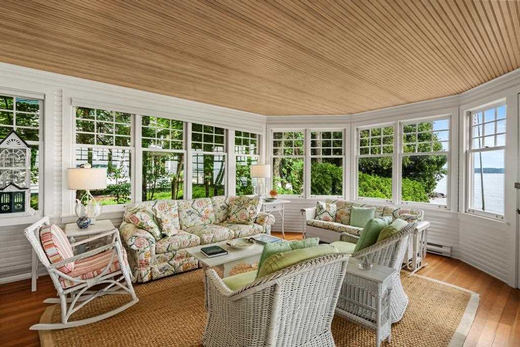 1621 Fern Harbor Springs MI 49740