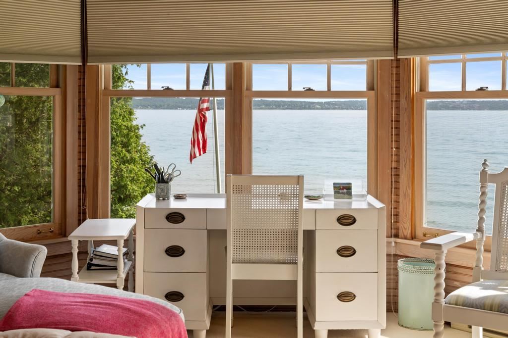 1621 Fern Harbor Springs MI 49740
