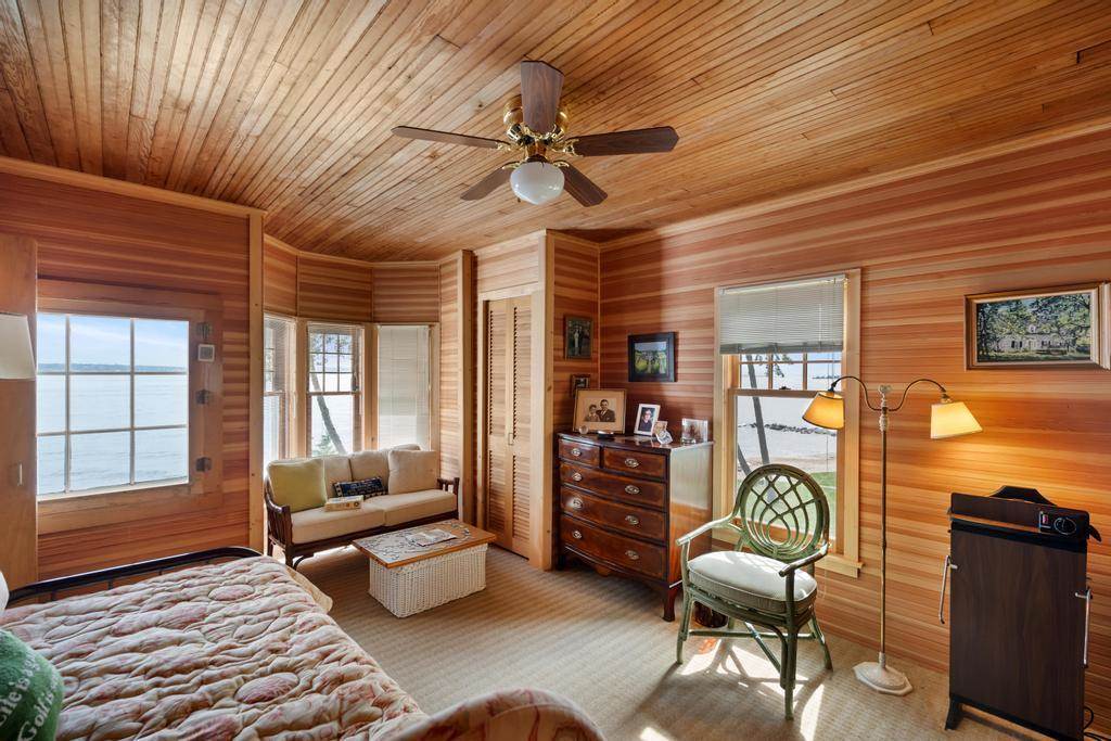 1621 Fern Harbor Springs MI 49740