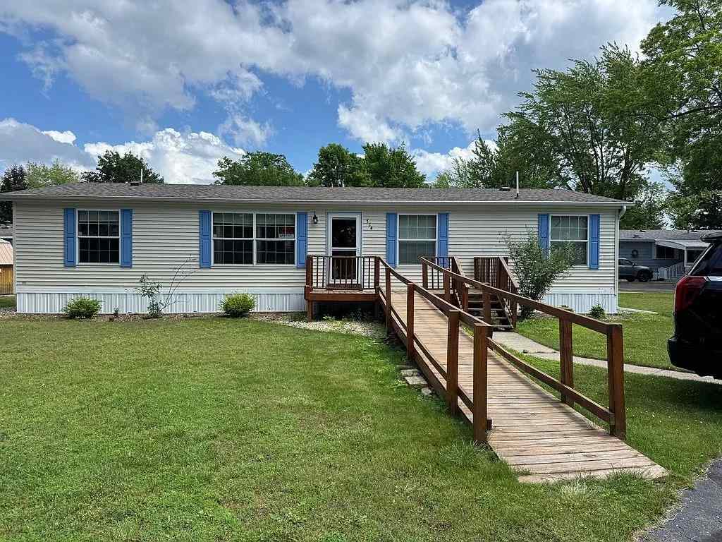 714 Golfview Circle Elk Rapids MI 49629