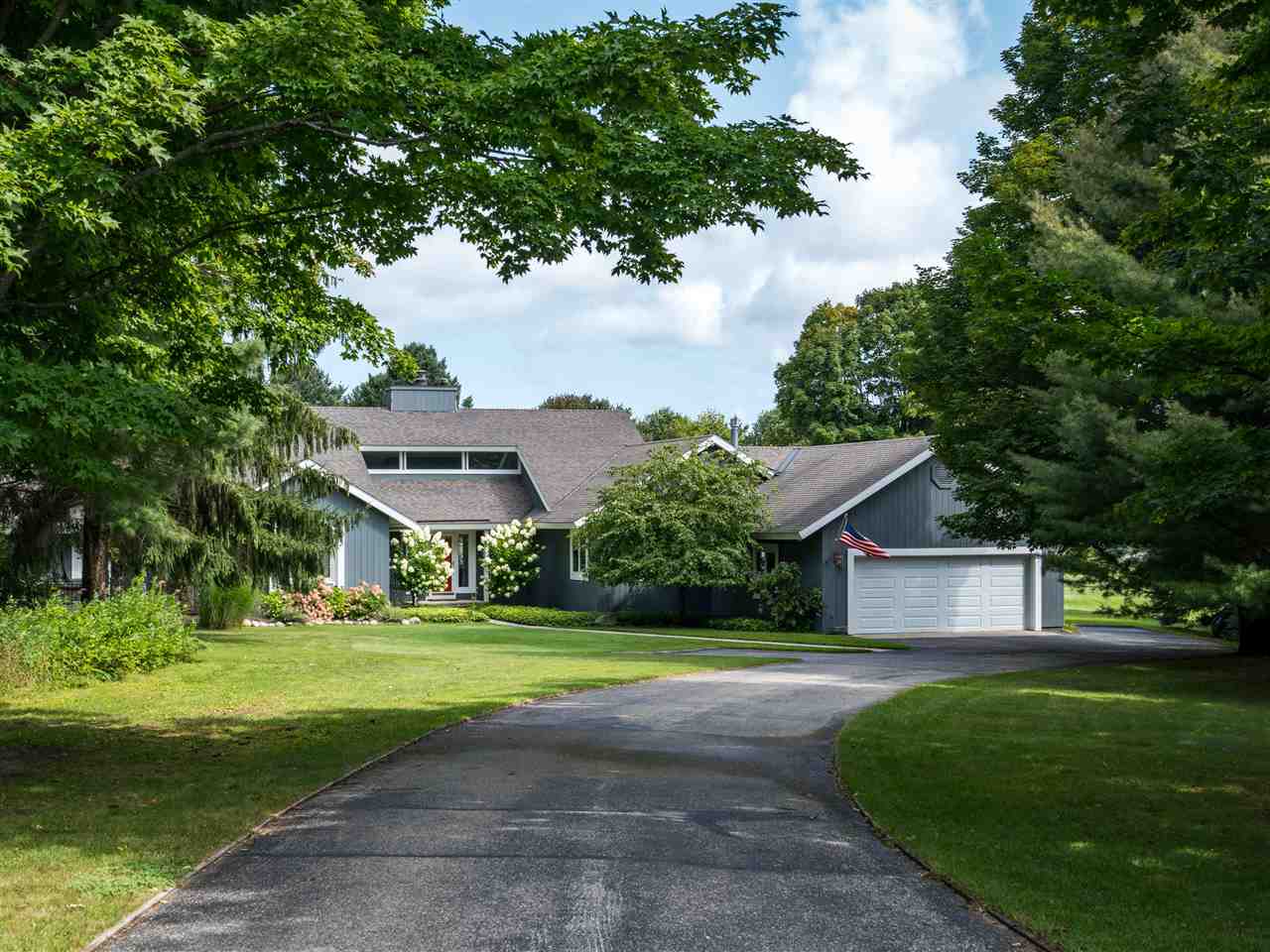 2292 Pinecrest Harbor Springs MI 49740