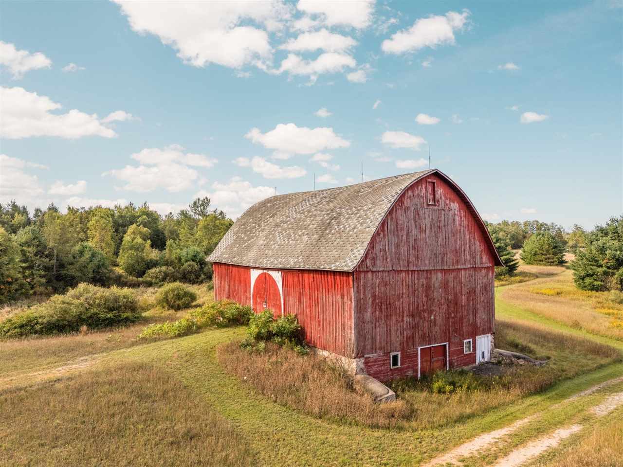 9542 S 33 Road Cadillac MI 49601
