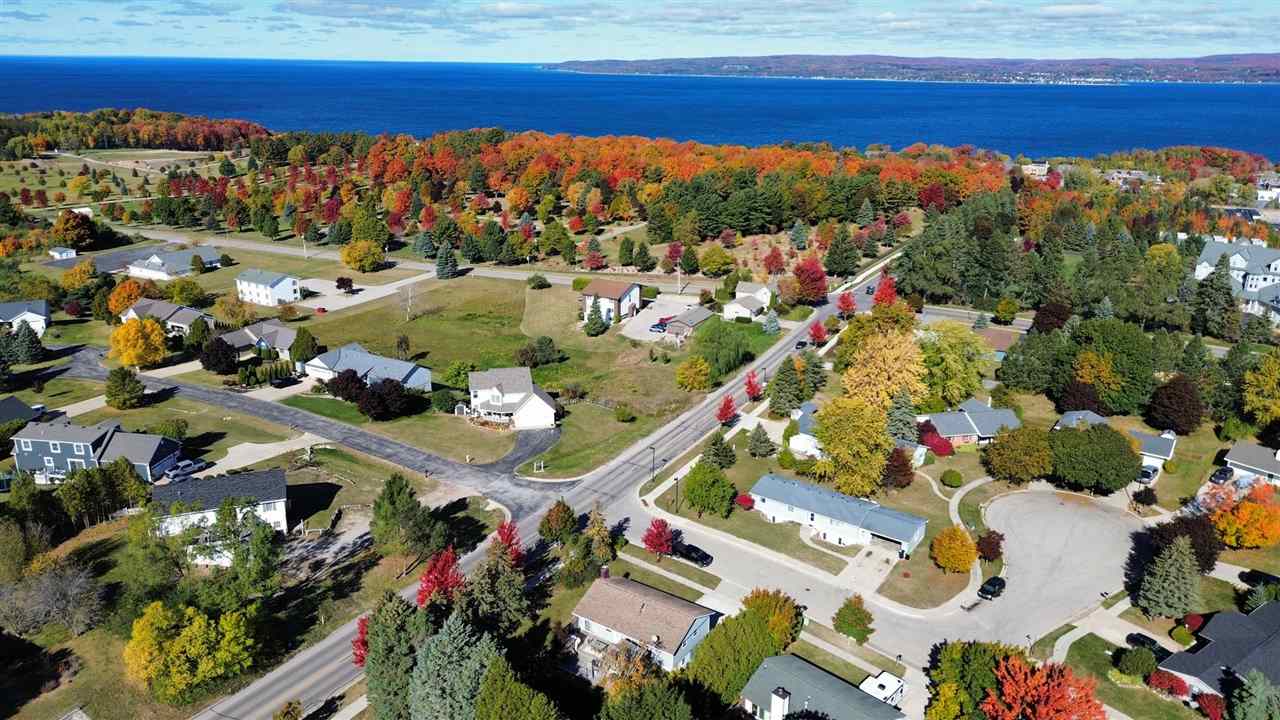 909 Regent Drive Petoskey MI 49770