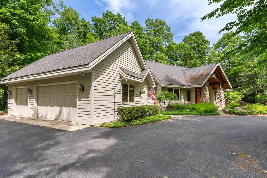 3264 Greenbriar Harbor Springs MI 49740