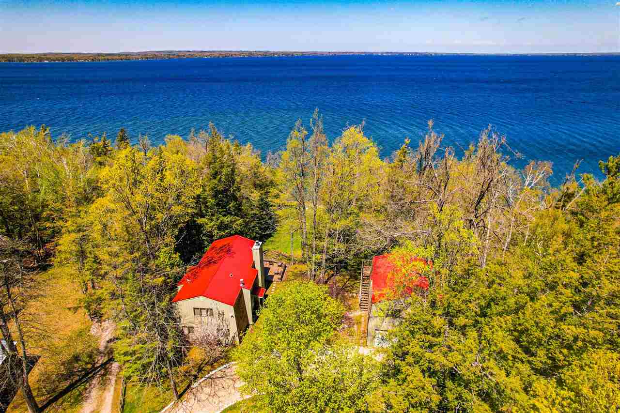 1400 Round Point Circle Indian River MI 49749