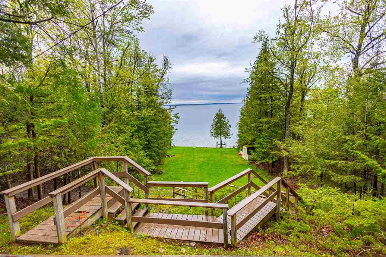 1400 Round Point Circle Indian River MI 49749