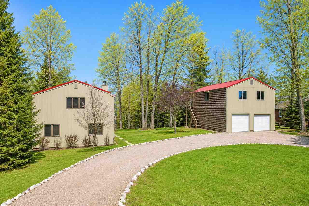 1400 Round Point Circle Indian River MI 49749