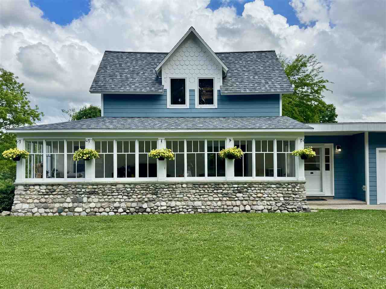 2602 Elm Central Lake MI 49622