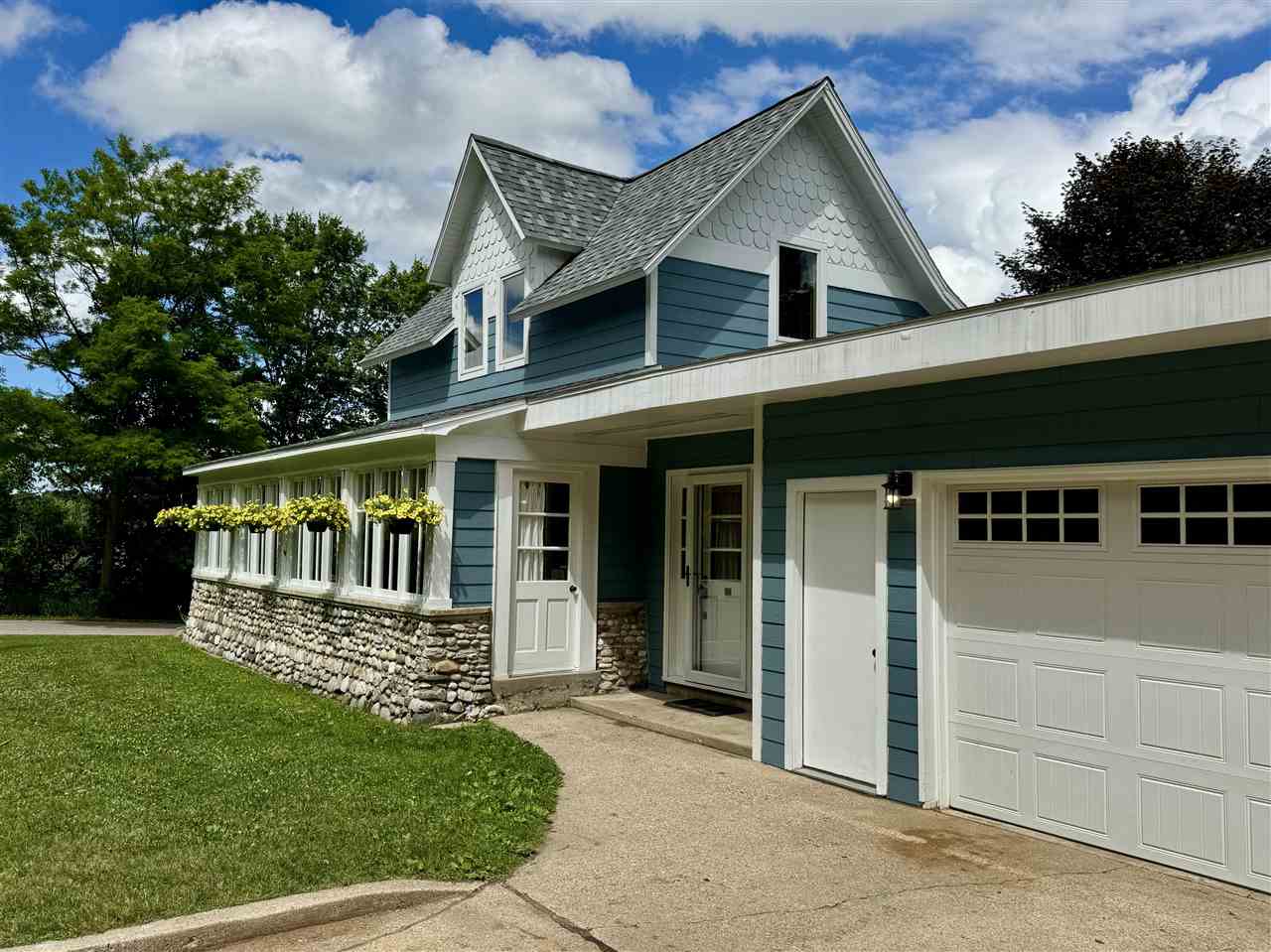 2602 Elm Central Lake MI 49622