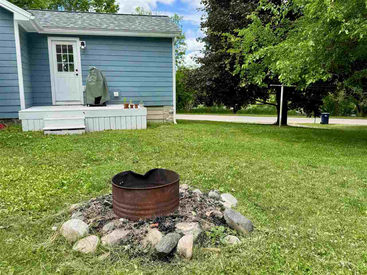 2602 Elm Central Lake MI 49622