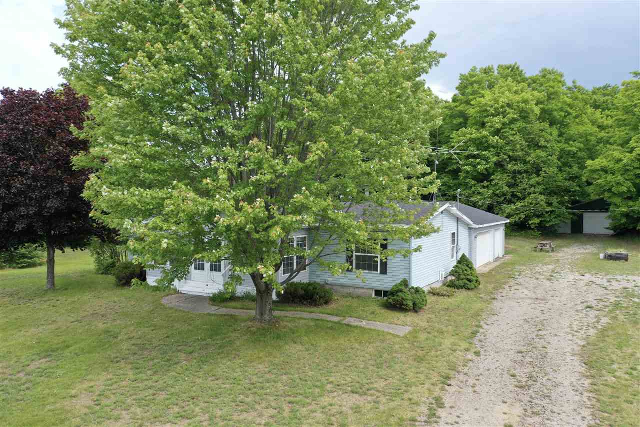 1228 Beckon Road Pellston MI 49769